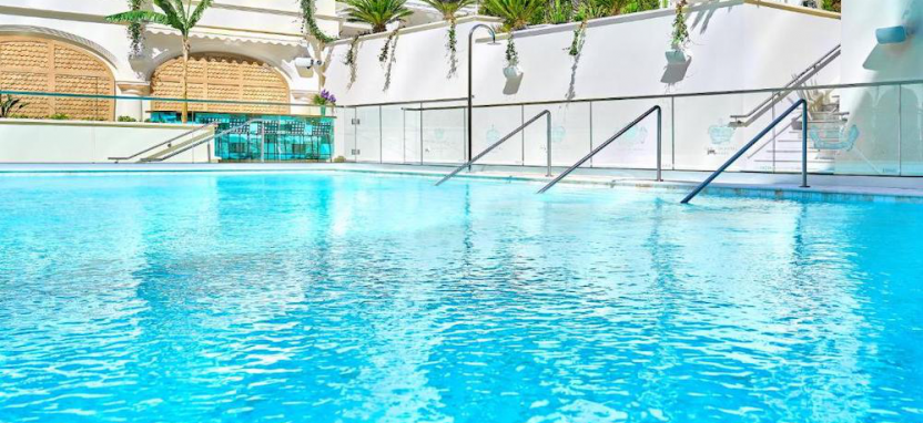 Carlton Cannes, A Regent Hotel 5* в Каннах.